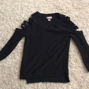 Love 21 sweater torn Sleeves